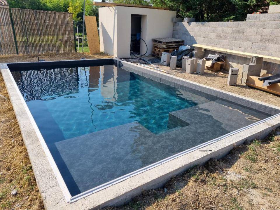 Piscine au Format Familial : Créez le Paradis de l'Été pour Toute la Famille
